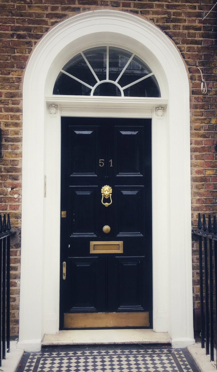 lonpropfinder's tweet photo. First impressions are everything when viewing properties. A well cared for front door speaks volumes. Which is your favourite? Make sure you scroll to the end! #firstimpressions #propertyviewings #buyingagent #propertyfinder #propertysearch #londonproperty https://t.co/lRBuEBHxFy
