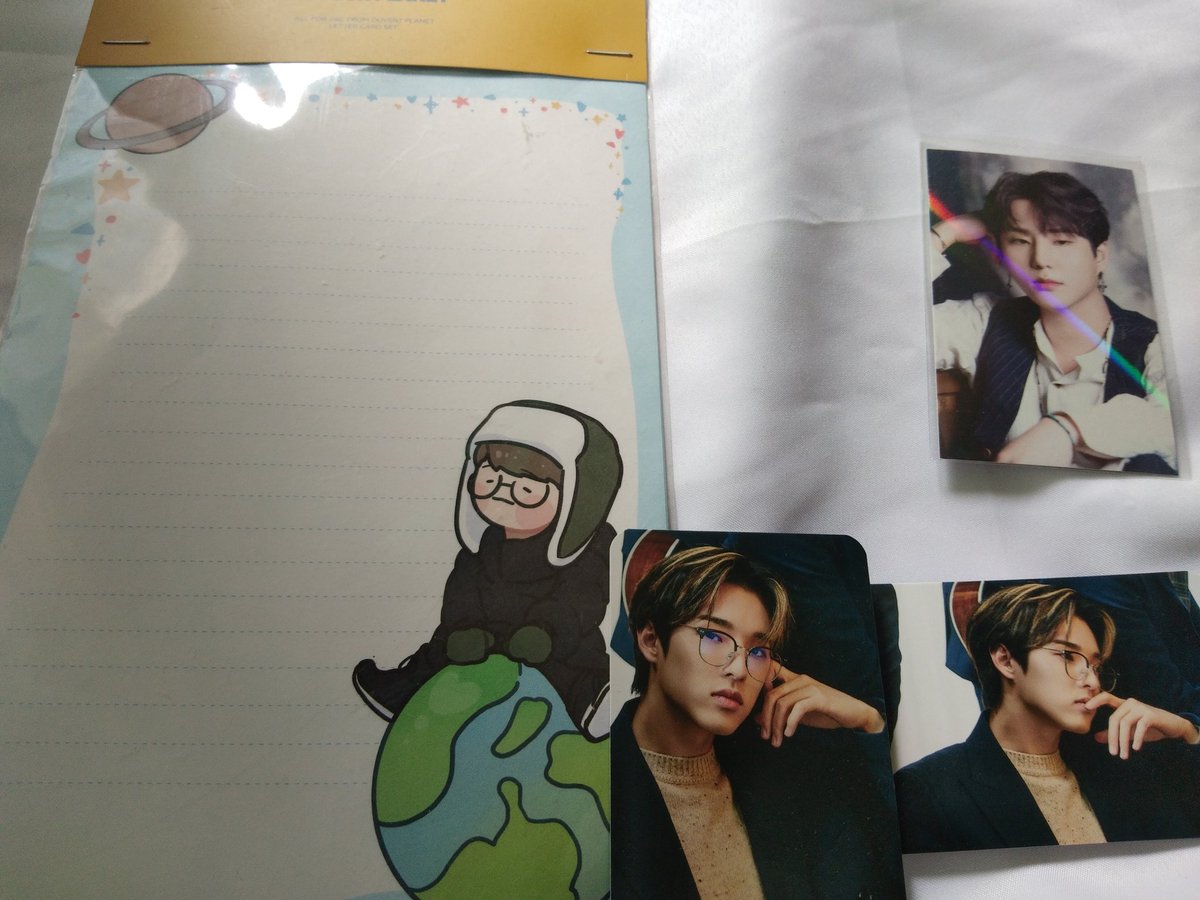 Papasungjinfam's tweet photo. [GA] akan ada 3 orang pemenang
dapat set pc jae (official)
pc holo youngk (official)
set letter (by fansite)
.
subsidi ongkir (10k)
pengumuman tanggal 20 november
.
syaratnya follow akun ini,RT tweet ini dan reply dengan foto tampan member day6 https://t.co/fZ722BrKJ8