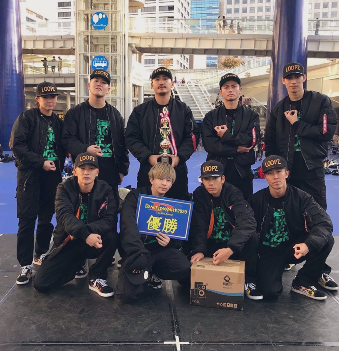 NVA_dancer's tweet photo. 11月8日(日)
オアシス21で開催された
【DANCE DYNAMITE 2020】💣💥で
ダンサー専攻のKRUMP🔥を担当している
Wild Twiggz講師のチーム
【Loopz Fam】♾が
見事優勝しました✨🏆✨
🎉おめでとうございます🎉
#NVA #ダンスダイナマイト
#DANCEDYNAMITE2020
#ダンサー #優勝
#LoopzFam https://t.co/mfXkxaZ1Em