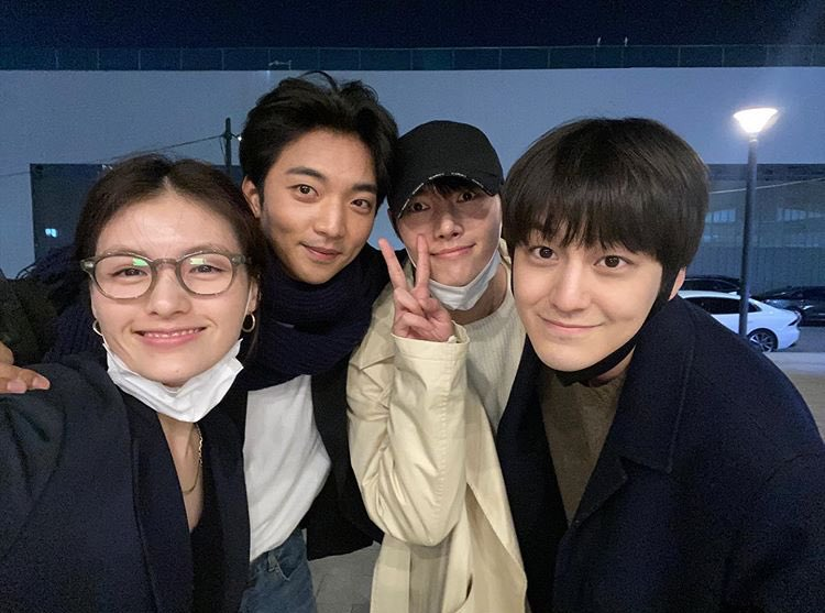 iconickdramas's tweet photo. Thanks for bringing us the best fantasy drama of 2020, #TaleOfTheNineTailed 🥺 It's cute they are really close with each other 💛 https://t.co/chcNbX6dnt
