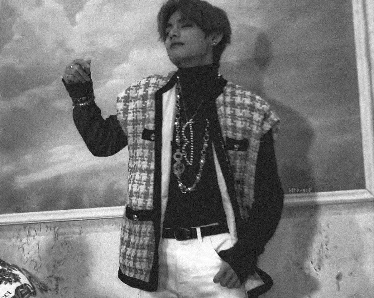 dilfytk's tweet photo. he’s so stunning 
#V https://t.co/bcqxiuqnMZ