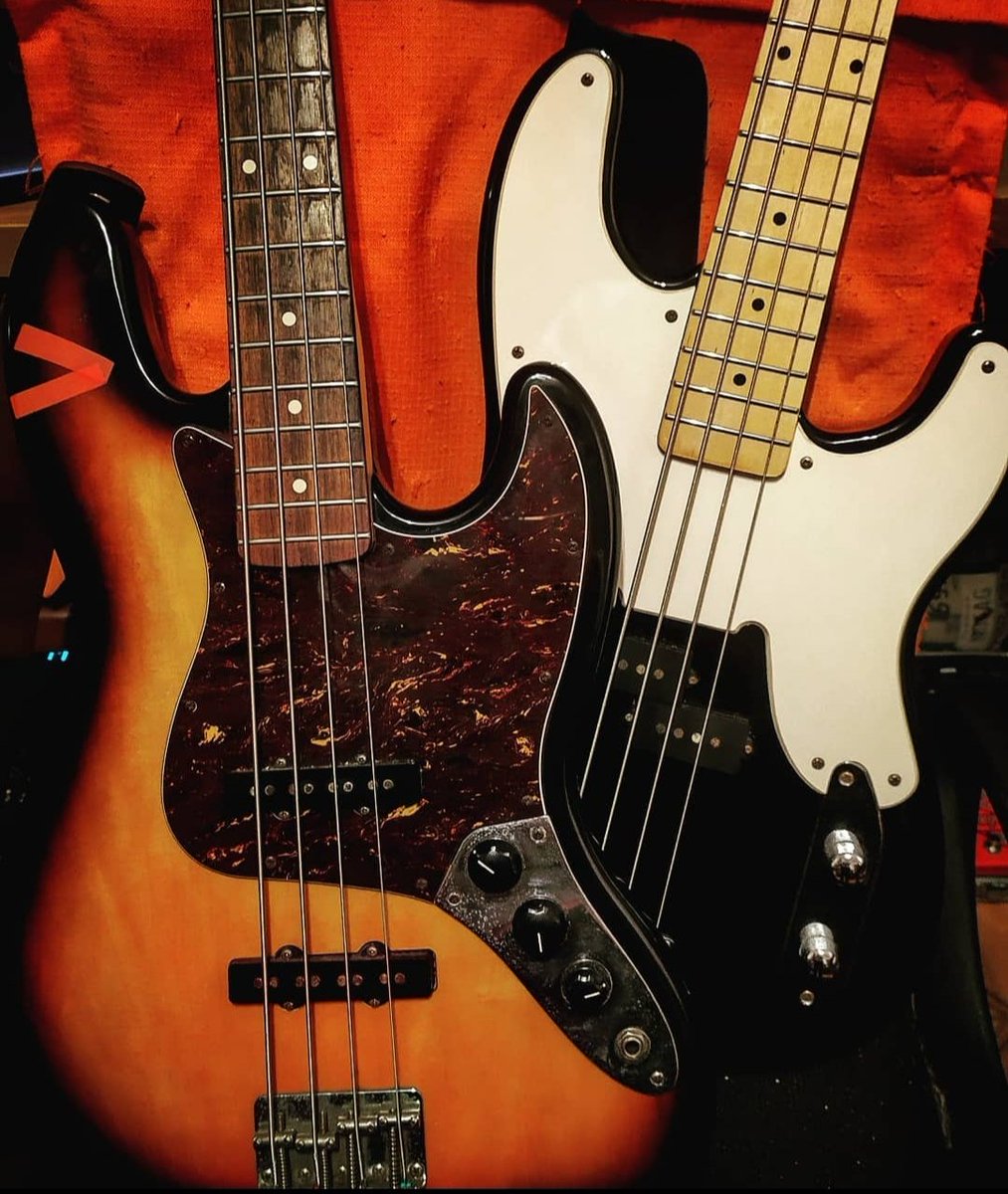 ivan_vaf's tweet photo. Yin & Yang!!!
#fenderbass #fenderjazzbass #fendertelecasterbass #p51 #fender #jazzbass #precisionbass #telecasterbass #coleccion #blackandwhite #sunburst #fourstring #music #bassporn #bassguitar #bajoelectrico #bajo #gijon #asturias #rockmusic #arce #palosanto #yinyang https://t.co/iU8yv3YOLl