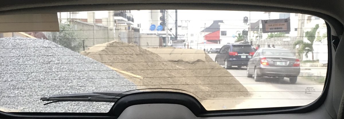 RazaqObe's tweet photo. 60% of Chevron Alternative Route blocked by a private developer, causing avoidable traffic. ⁦Lagos government needs to act. 

⁦@followlasg⁩ ⁦@TrafficChiefNG⁩ ⁦@jidesanwoolu⁩ https://t.co/t4G4dfOxHX