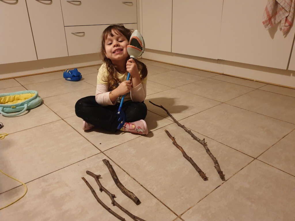BSB_EarlyYears's tweet photo. Our outdoor maths challenge in KG has causes lots of talk about 5, with some needing The Stick Man to give a helping hand. #stickman #bsblife #continuouslearningprovision https://t.co/ECmKSUZSMl