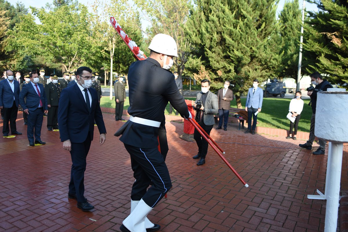 Cumhuriyetimizin kurucusu Gazi Mustafa Kemal Atatürk'ün ebediyete irtikalinin yıl dönümünde ilçe kaymakamımız Sayın Mustafa Çiftçiler ve protokol üyeleri anıta çelenk bırakarak, saygı duruşunda bulunuldu.
<a href="/ziyaselcuk/">Ziya Selçuk</a> 
<a href="/Abdullah_Erin47/">Abdullah ERİN</a> 
@ismailyapicier 
<a href="/NKapanoglu/">Nuri Kapanoglu</a>