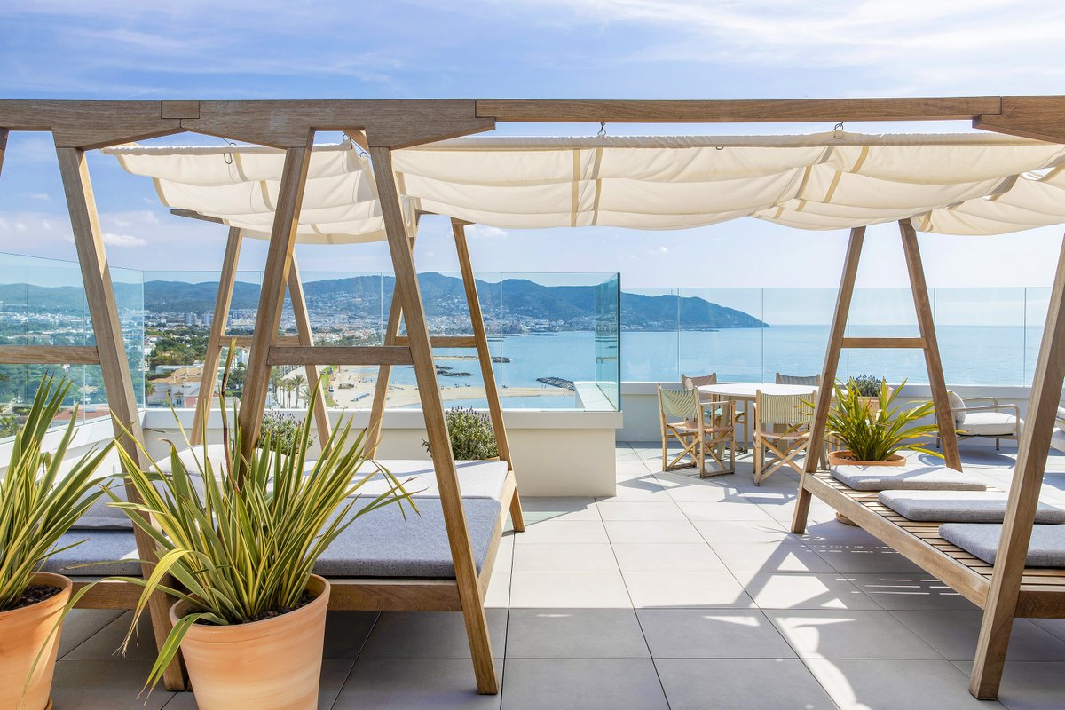 El anuncio del siglo, la vacuna que llegará antes de fin de 2020. El sector turístico ve la luz, pero aun debemos resistir para llegar al final de este túnel. Por ello recordamos la importancia de acometer un plan de salvamento y reconstrucción URGENTE