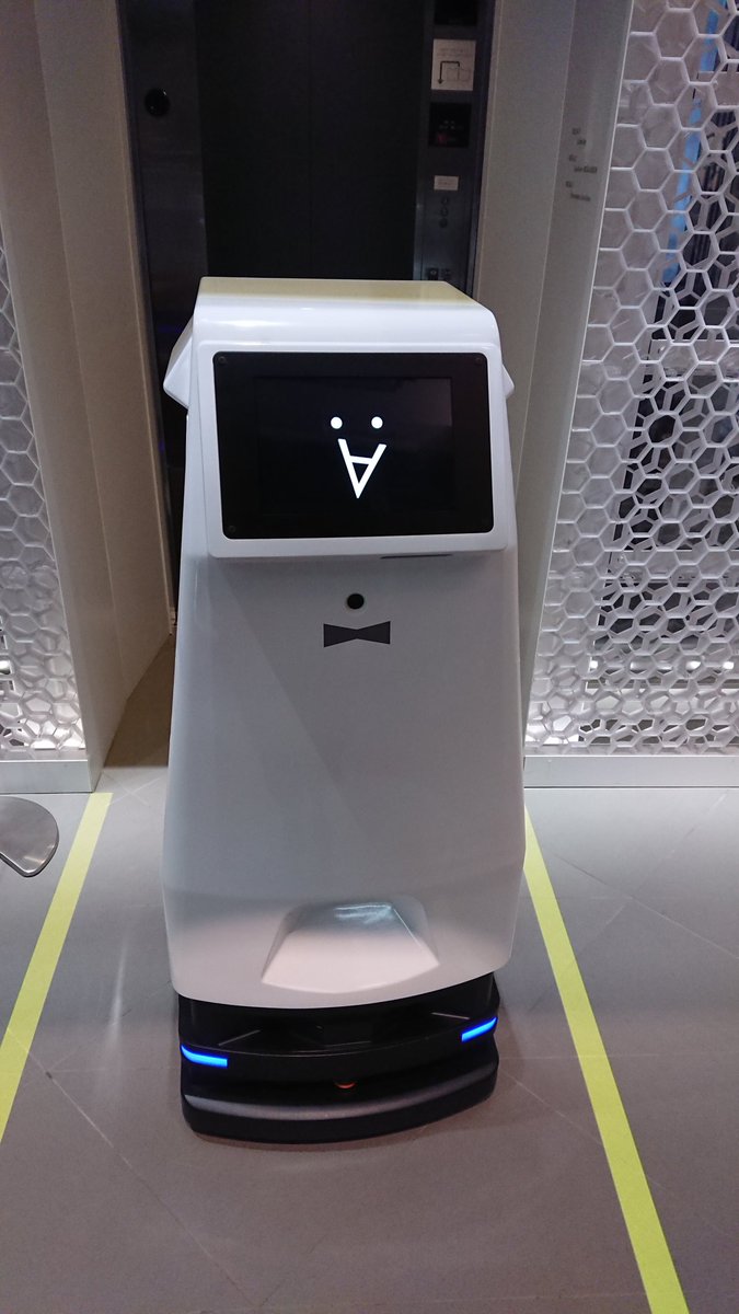 feitasu_zudoon's tweet photo. さっきMELBotちゃんに会いました。
1Fにいたのに、エレベーター呼んであがってきてくれる。
かわいかった～。
お腹がすくと、困った顔をするそうです。
#メトア銀座 
#MELBot https://t.co/2MxsgckjCx
