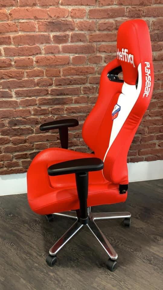 Ja ja daar is ie: hét collectors item voor de <a href="/fcutrecht/">FC Utrecht</a> fan! Een van de 25 dugout stoelen.
Bieden kan tot vrijdag 19u via onze pagina:  facebook.com/76690786671101…

#fcutrecht <a href="/SVFCUtrecht/">SV FC Utrecht</a> <a href="/FCU_FAN/">FCUFAN</a>  <a href="/FCUtrecht_SN/">FC Utrecht Fans</a> <a href="/Bunnikside/">Bunnikside</a> <a href="/FCUBusiness/">FC Utrecht Business</a>
