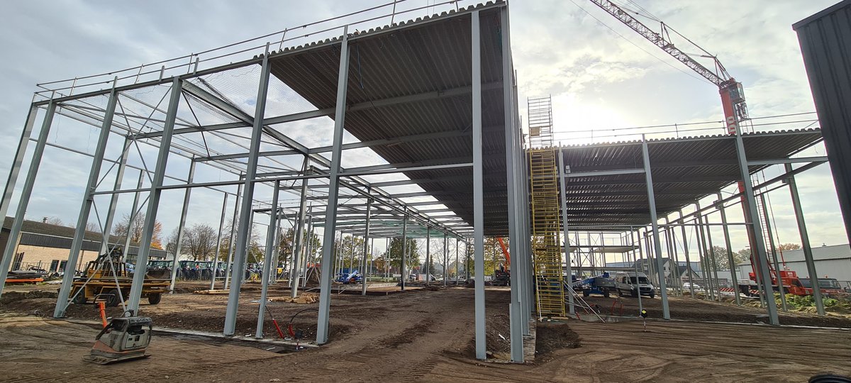 THVM19's tweet photo. Er wordt flink doorgewerkt. Staalconstructie kantoorgedeelte staat, verdiepingsvloeren worden momenteel gelegd en het dak wordt dichtgelegd! Nieuwbouw Ter Horst Metaaltechniek
#terhorstmetaaltechniek #nieuwbouw https://t.co/Jn7HA425U4