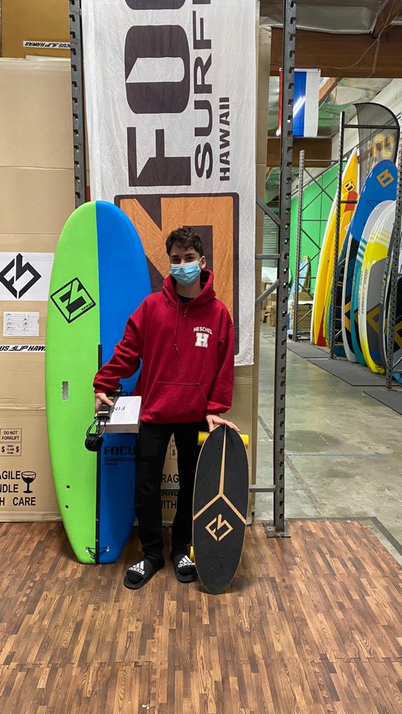 FocusSUPHawaii's tweet photo. Nice picks for a young surfer/ skater!
He chose a 6' soft surfboard & a nice surf skateboard.
#surfskate #softboardsurfing #focussuphawaii #focussuprussia #focussupisrael #socalsurf #falltime🍁 #enjoythefall #surflife https://t.co/jR7vtAQN3W