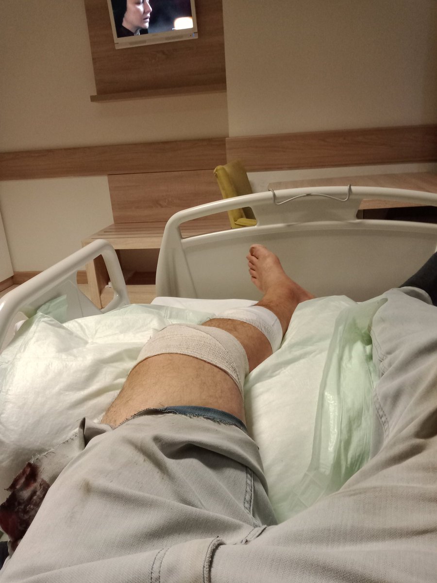 Bu şekilde yatmajdan sıkıldım birde uyanınca yarak kalkıyor offf hemşire varmı okşayıp eline alsa