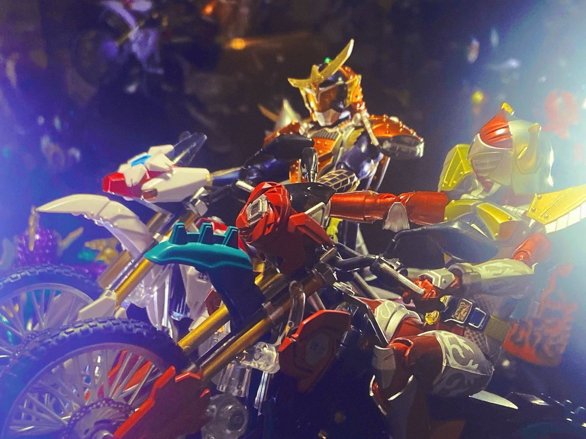 オリジナル缶バッジが 付いてくるタイアップ✨ 🐉仮面ライダーセイバー