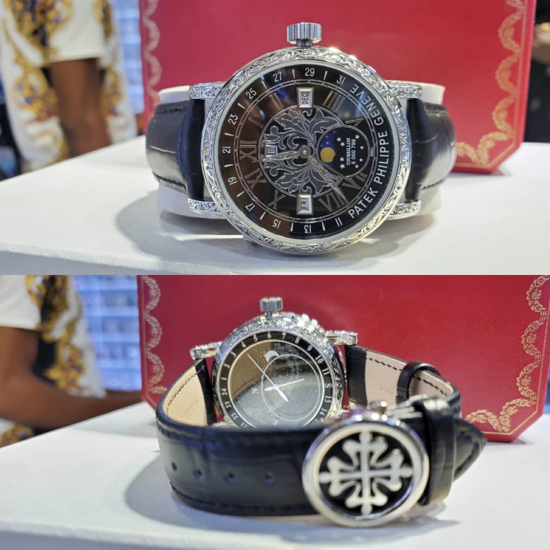 Nonyebee1's tweet photo. Good morning my beautiful Twitter people.
So I am bringing you beautiful wristwatches for sale.
What are beautiful season to look classy with a wristwatch

PATEK PHILLIPE GENEVE
#40, 000

Please retweet my customers are on your timelines https://t.co/e6IksGA8MA