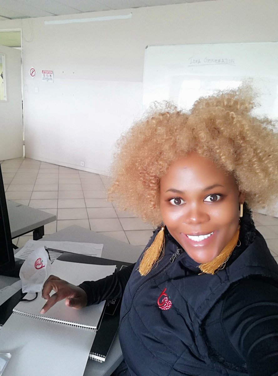 BerryHeartPoet's tweet image. #classselfie
@Limkokwing_BW student
#theacademicceleb
#2ndbachelorsdegree
#thutogaegolelwe
#limkokwinglifestyleambassador

Atiyende