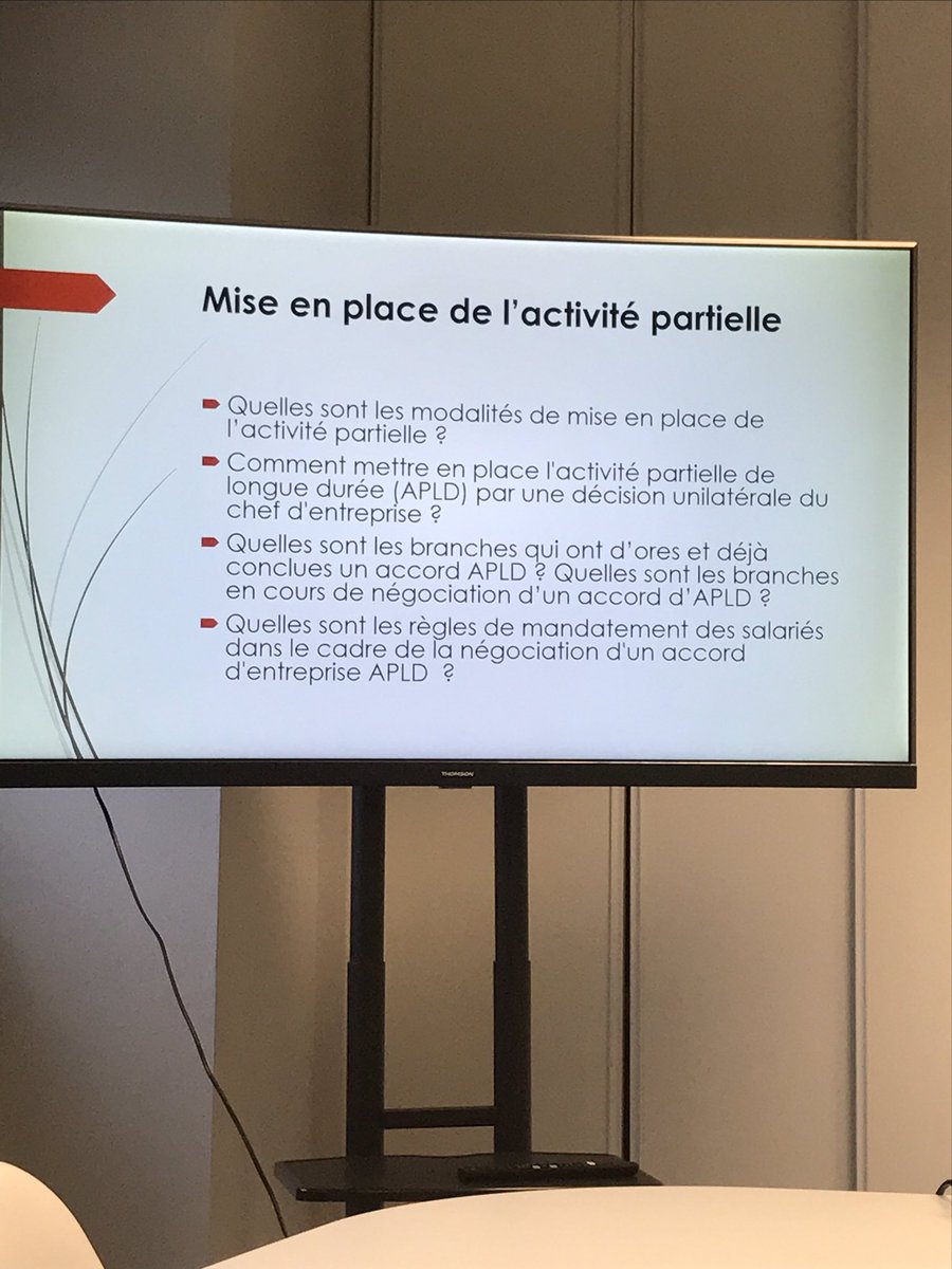 MedefPDL's tweet photo. Introduction de @FredeBarteau et Anne Marie Flament administratrice du @MEDEF44 en charge du club RH. Cette réunion est animée par @YMitouard juriste @medef44 De nombreuses questions posées par les participants ! https://t.co/qVgsugbuH8