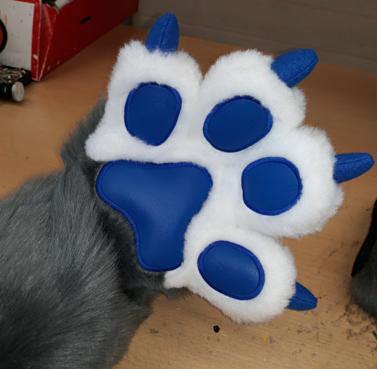 TheKarelia's tweet photo. ❤It's time for another GIVEAWAY❤

Once we reach 6000 followers we'll give away a pair of free toony 4-finger handpaws to one randomly picked follower.

How to participate: 
❤Follow us
❤Retweet this tweet

The winner gets to choose the colors of the paws. Sewn claws optional. https://t.co/w67ZxgfzMq