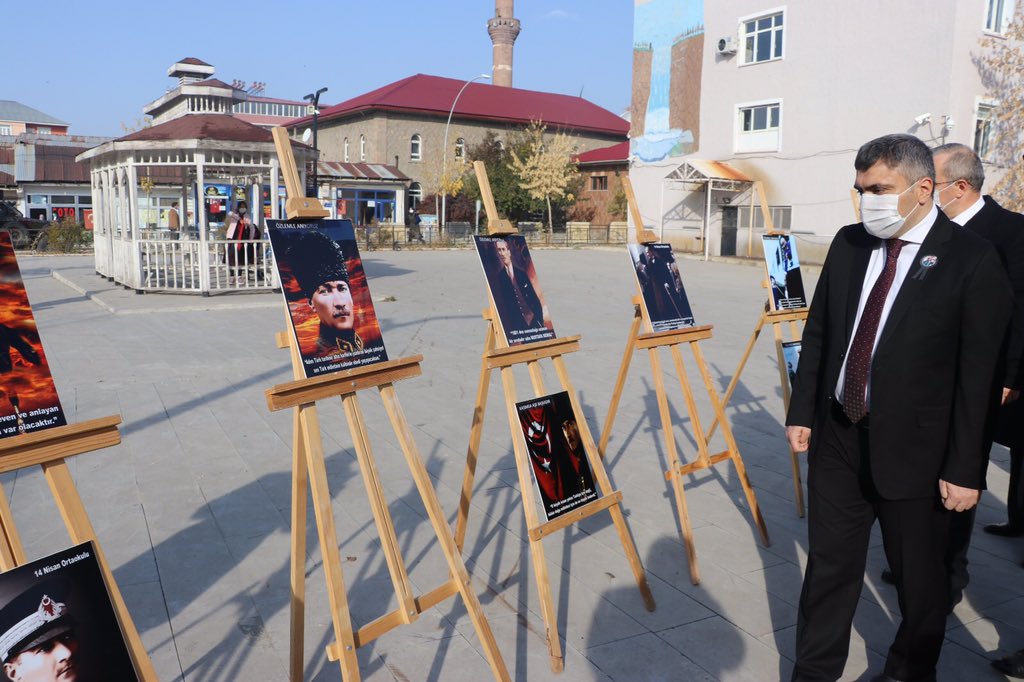 #10Kasım Gazi Mustafa Kemal Atatürk’ü anma Töreni Sn. Kaymakamımız KARAASLAN’ın  ATATÜRK sergisini ziyaretiyle devam etmekte.
<a href="/belediyetutak/">TUTAK BELEDİYESİ</a> 
<a href="/tutakmem/">Tutak İlçe MEM</a>