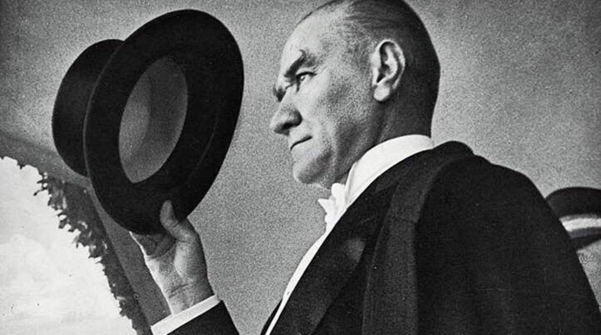 Cumhuriyetimizin kurucusu, Ulu Önder Mustafa Kemal Atatürk'ü aramızdan fiziken ayrılışının 82. Yılında sevgi, saygı ve özlemle anıyoruz..
10 Kasım 193∞ 
#MustafaKemalAtatürk #10Kasım
