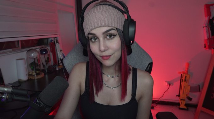 Gracias por estar en los streams &hearts; https://t.co/PHLzaxosjJ