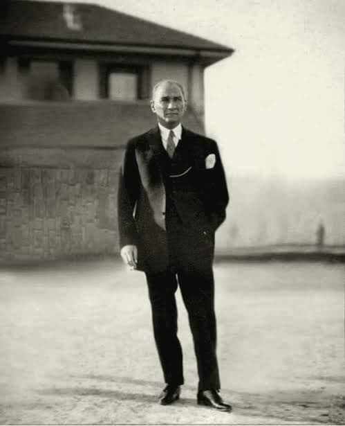 i_o_01's tweet photo. Our Great Leader Mustafa Kemal ATATÜRK 1881-1938 to eternity. We are the guardians of their revolutions. #Atatürk #ade20 #appleeduchat @AppleEDU #AppleEDULeaderChat #appledistinguishededucator https://t.co/Pa8zvELayd