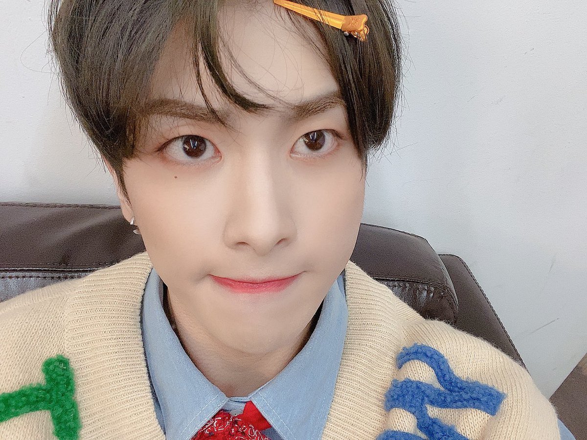 UP10TION's tweet photo. 👋 #샤오 #xiao https://t.co/trNliAZy5v