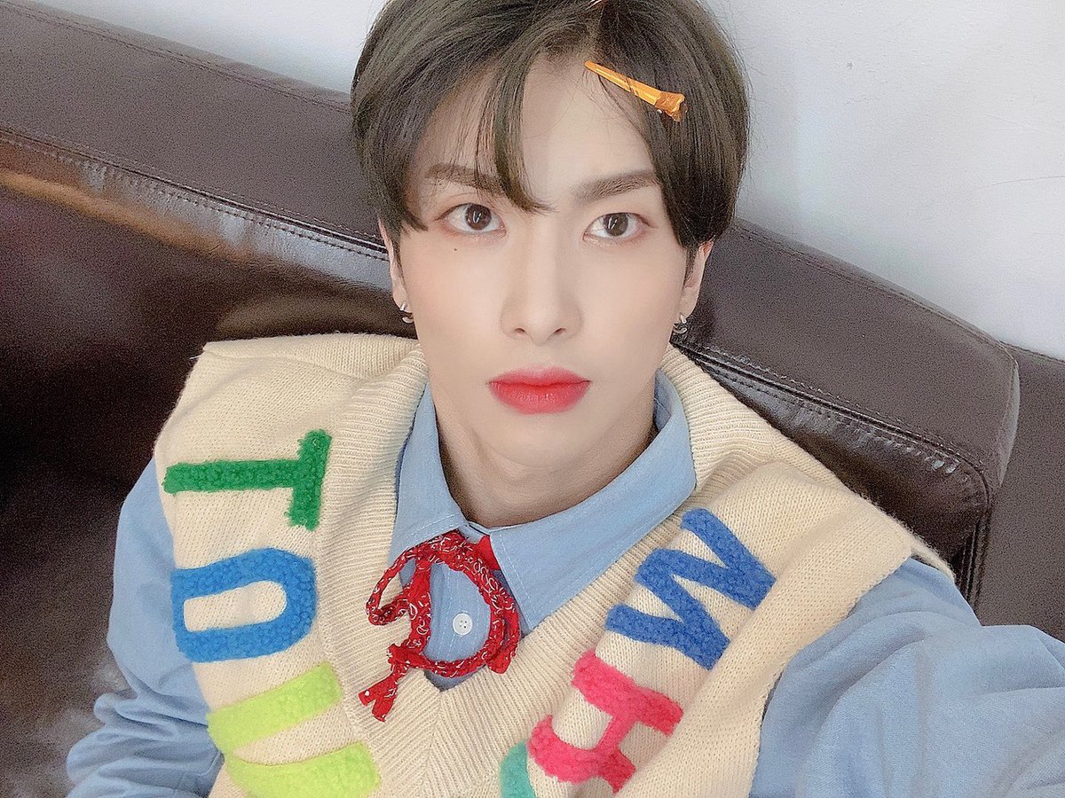 UP10TION's tweet photo. 👋 #샤오 #xiao https://t.co/trNliAZy5v