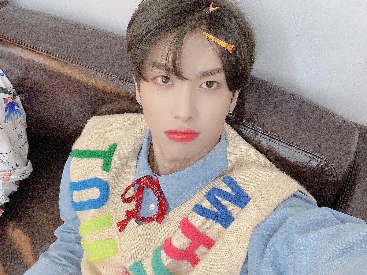 UP10TION's tweet photo. 👋 #샤오 #xiao https://t.co/trNliAZy5v