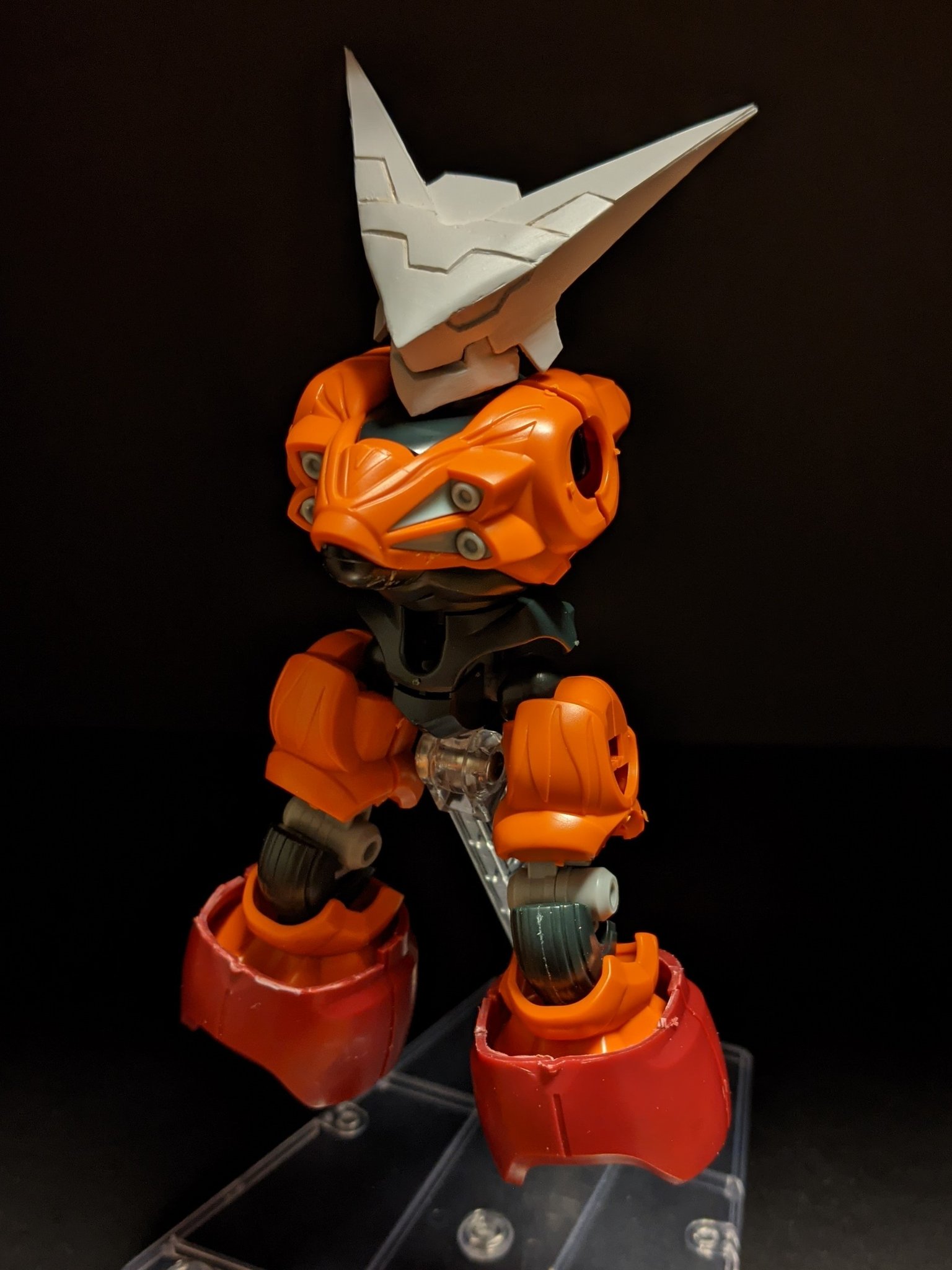 コグマン ダンボール戦機 Lbx Gレックス製作記 ヘッドが大きくなってしまったので脚でバランス調整 コグマン ダンボール戦機 Lbx Gレックス製作記 ヘッドが大きくなってしまったので脚でバランス調整