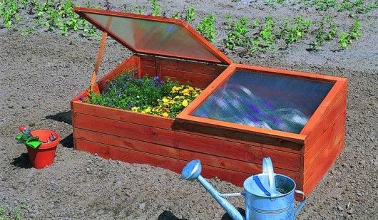 GartenOnline's tweet photo. Um im Frühjahr direkt in die #Gartensaison einzusteigen, legen Sie schon im November Ihr #Frühbeet (https://t.co/9hsVk9wwbw) an: Beet 70 cm tief ausheben, Grube mit Laub füllen, Erde neben dem Kasten lagern, Fenster schließen. Im Februar Mist/Kompost einbringen, und los geht’s! https://t.co/3xWezM3h8X