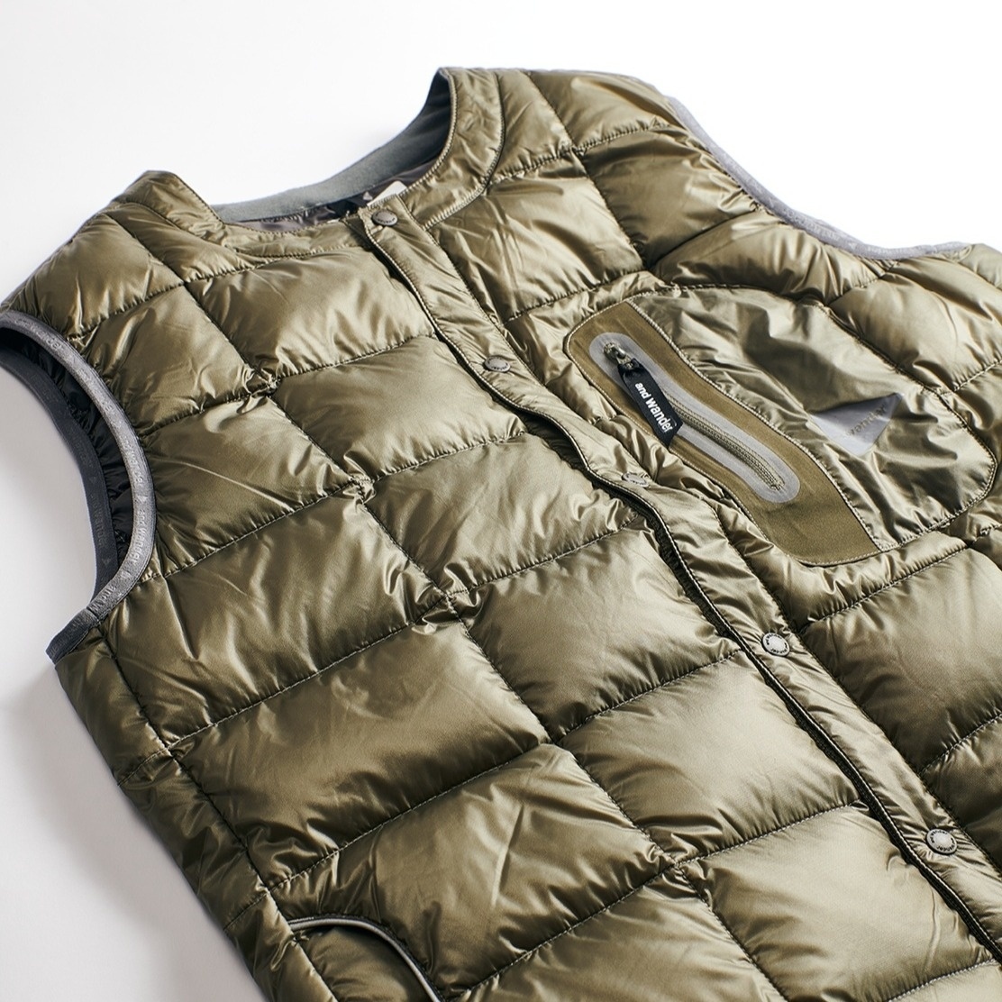 CopperfieldShop's tweet photo. The diamond stitch down vest from @andwander_official Made to combat the cold from mountains to city streets https://t.co/Lh7wHPfXDv