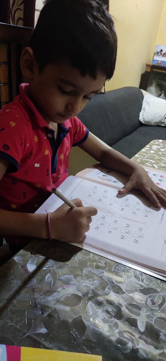 SAI_Edu_In's tweet image. With the help of this, the students could comprehend the comparison of numbers. The concept became clearer with the visual presentation, activity and worksheet. #Cognitive_Development

 #Curiosity