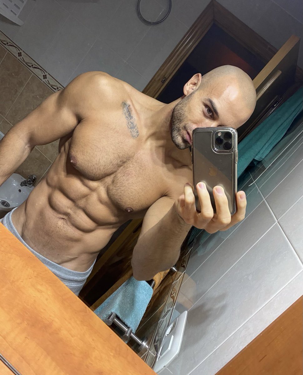 Lolo_Model tweet media