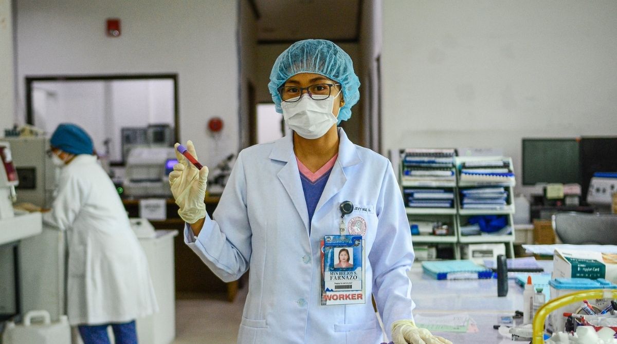 UNESCO's tweet photo. Listen to facts.
Listen to experts.
Listen to science.
#COVID19 calls for solidarity & joint action across borders. More than ever, we need #OpenScience to tackle this global health crisis.
Tuesday is #ScienceDay for Peace & Development:
https://t.co/aSnjQXgorj https://t.co/mk9SmGpoiG