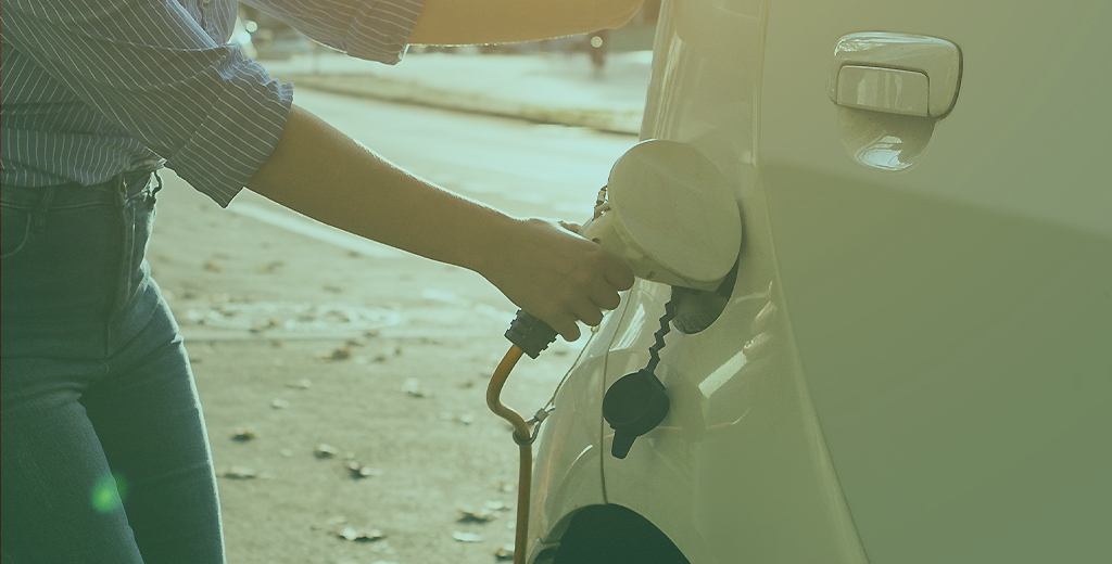 El cambio progresivo a vehículos eléctricos disminuirá las emisiones contaminantes generadas por el actual parque automotor. Los vehículos eléctricos no emiten sustancias contaminantes durante su utilización. 
#VehículosEléctricos #EmisionesContaminantes