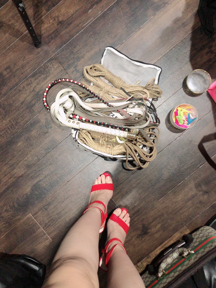 mistressHIBIKI's tweet photo. 今日も名古屋市内某所でショーでした。最近、出張ショー増えてます。
#イベントショー
#ミストレスヒビキ #hibiki #japanesemistress #fetishqueen #rubberist #showgirl #performer #artist #fetishmodel #international #ropeshow https://t.co/48SMdGM69v