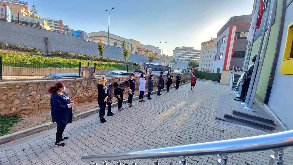 "Atatürk, Türk Milleti' nin ruhunda Türk bayrağı gibi dalgalanan bir baştı." 
Minnetle anıyoruz. <a href="/KvancBarlas/">Kıvanç Barlas 🇹🇷</a> <a href="/uckardbuket/">Buket</a> #10Kasım