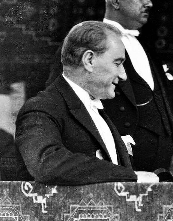 “Gözümüzün önündeki resminle değil beynimizin içinde ki fikrinle bugün,yarın ve daima.”
#10Kasım