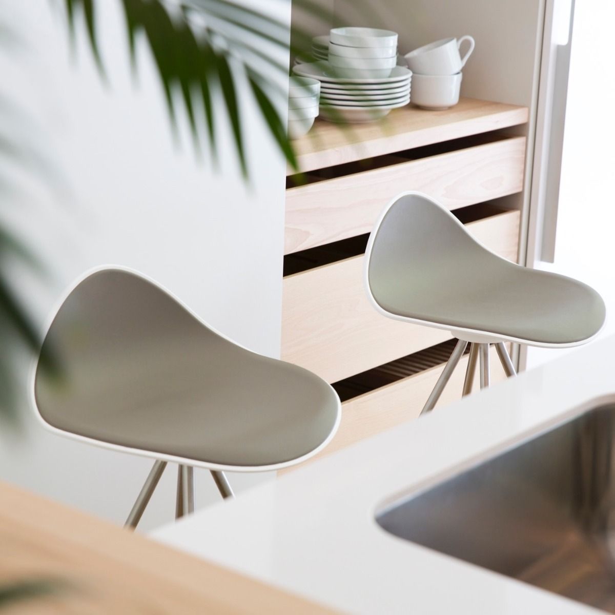 Crema_Design's tweet photo. With its incredibly soft fabric, the Onda stools revolutionary seat shell concept provides outstanding comfort. The seat embraces the user’s contour like a shield and offers strong lumbar support. Email information@cremadesign.co.za for a quote. https://t.co/FgPPFJm4Vs