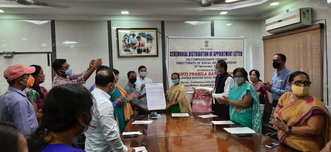 pramilarbrahma's tweet photo. 10 November
Directorate of Social Welfare #Guwahati.
Ceremonial Distribution of Appointment Letter to 14 number of candidates on Compassionate Ground.
#Directorate #SocialWelfareDepartment #Compassionateground #Humanity https://t.co/Oe6oPks6vv