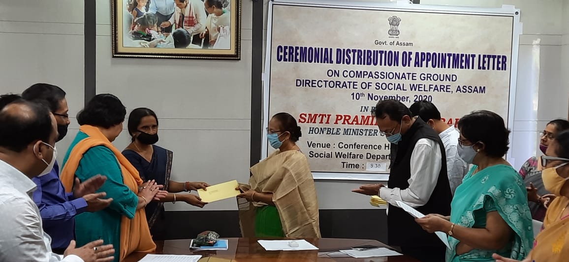 pramilarbrahma's tweet photo. 10 November
Directorate of Social Welfare #Guwahati.
Ceremonial Distribution of Appointment Letter to 14 number of candidates on Compassionate Ground.
#Directorate #SocialWelfareDepartment #Compassionateground #Humanity https://t.co/Oe6oPks6vv