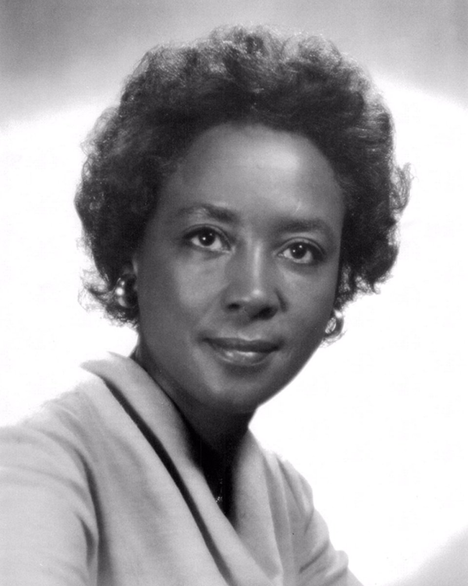 1) Annie Easley: we hv 2 thank her 4 hybrid car batteries.She worked at where we nw knw as NASA as a comp programmer. She was 1 of only 4 African-American employees n is well knwn 4 her wrk encouragx women and people of color 2 enter STEM fields.She’s a Heroine to many  #TeamSteph