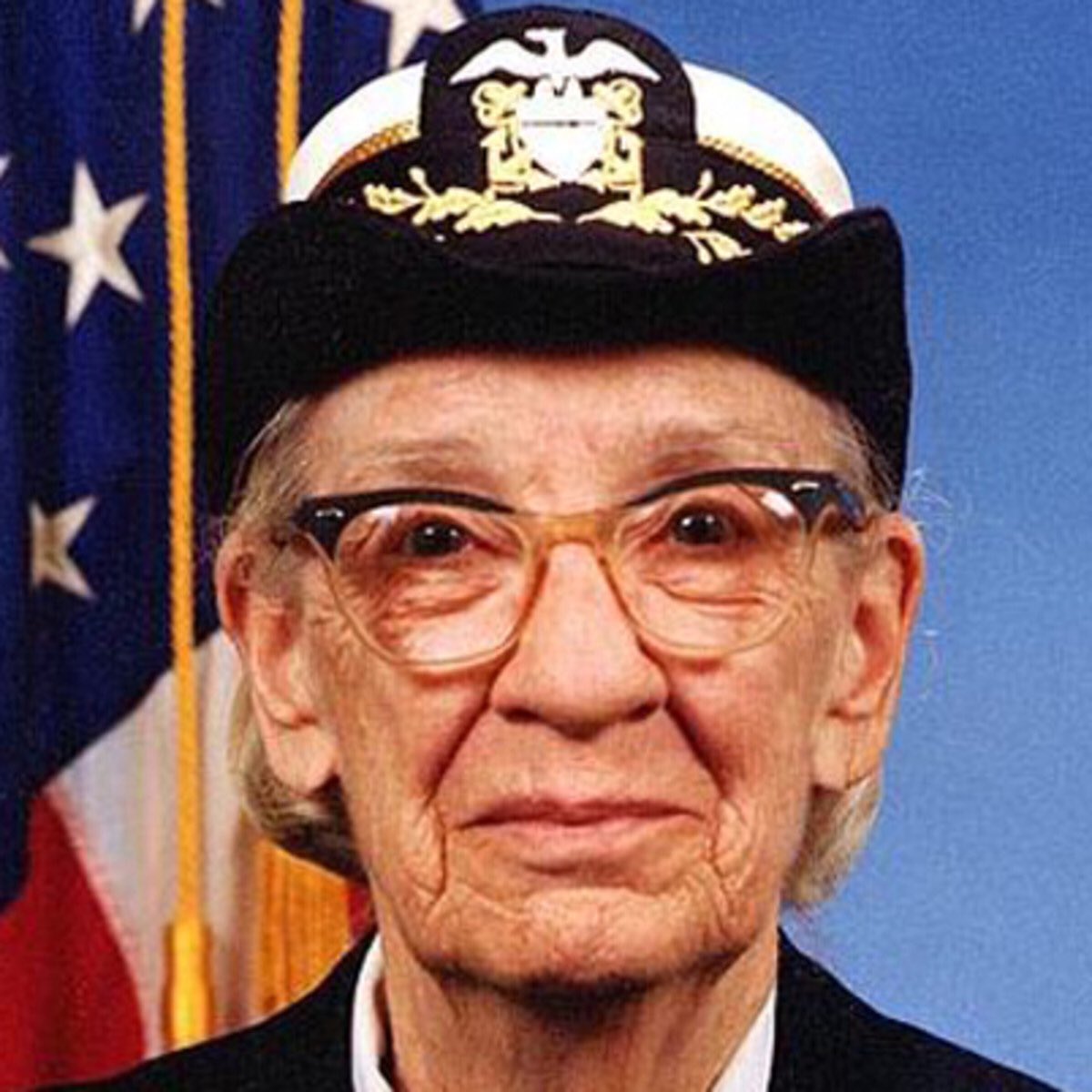 4)Grace Hopper: “The mother of computing" wrked at de Harvard Computation Lab as part of the Navy Reserve, programmx the Mark 1 computer tht brought speed and accuracy 2 military initiatives. Her accolades include creatx the 1st compiler. Look at tht smile,a true queen  #TeamSteph