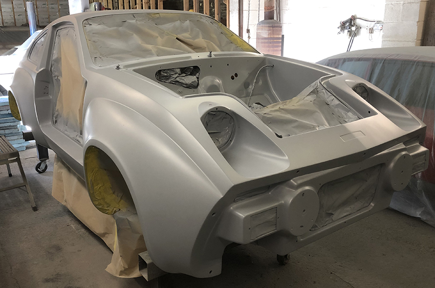 70sResto's tweet photo. Midas Gold of Andy 'ACE' Harrison, receiving a good coat of Novol Epoxy Primer, blocked then a coat of Novol Primer. This needs to be also blocked ready for the topcoat.
#midasgold #midasownersclub #classiccarrestorations #70sresto #ACESPEED #ClassicKitcar https://t.co/whgTaWndOF