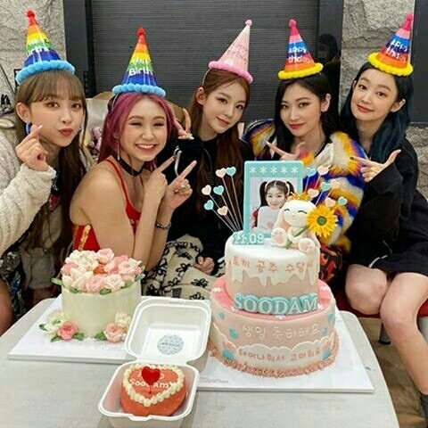 96Secrat's tweet photo. Wujud kan keinginan mereka 10M dalam kurun waktu dekat , yuk streaming MV got that boom faighting SN 💪😍
@5ecretNumber #GotThatBoom #SECRET_NUMBER https://t.co/JDAruBK70M