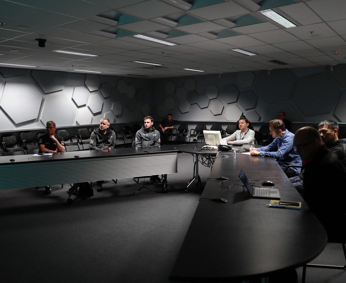 Harry Bates tweet media