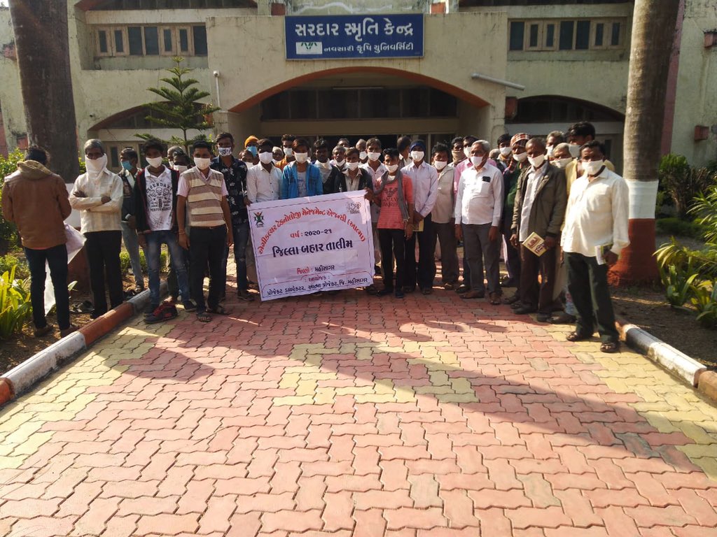 ATMAMahisagar's tweet photo. જિલ્લા બહાર પ્રેરણા પ્રવાસ અને તાલીમ કાર્યક્રમ આયોજિત કરીને પ્રત્યક્ષ નિદર્શન નિહાળી બાગાયત ખેતી અપનાવવા ખેડૂતોને @NAUOfficial ના સંશોધન કેન્દ્ર અને સરદાર સ્મૃતિ કેન્દ્ર ની મુલાકાત કરાવવામાં આવી. 
@ATMAGUJARAT @DDOMAHISAGAR @mahimahiti https://t.co/8lOy8Y6Uss