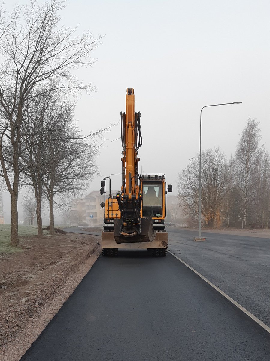 tonilund's tweet image. Tänä aamuna Paimion upouudella pyörätiellä. Yksi monista syistä miksi olen vähentänyt #työmatkapyöräily ä. #pyöräily