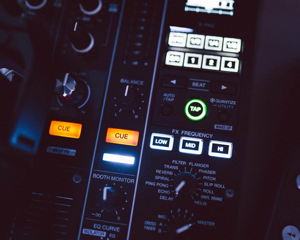 makemeadj's tweet image. What&apos;s your favourite beat fx? 👀 #pioneerdj #learntodj