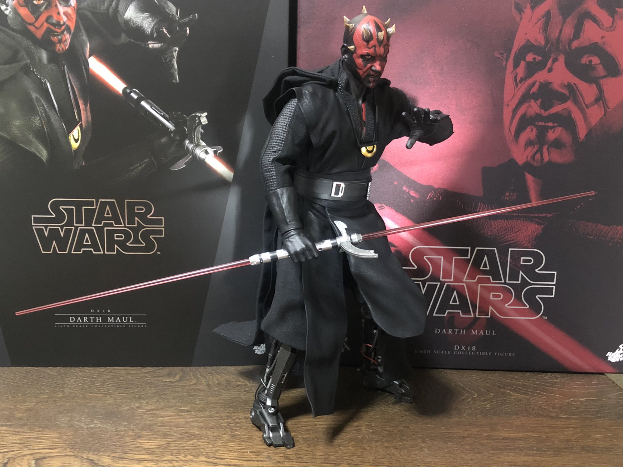 توییتر 吉田 健二 در توییتر Hottoys Soloastarwarsstory Darthmaul を開封 こっちは5ヶ月くらい早まったやつ 下半身マシン化したモール カッコいい 眼球可動ギミックで目線変えられるのは前回同様 前回とこれで満足だからクローン ウォーズ版はスルーだ