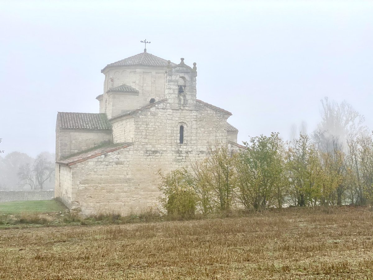 ayto_uruena's tweet photo. Ermita de la Anunciada entre la niebla.
#urueña #romanico #patrimonio https://t.co/yVEbEb8aBU